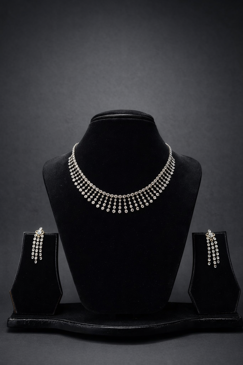 Diamond neck set